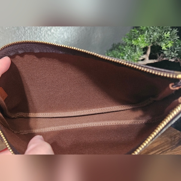 Authentic Louis Vuitton Pochette Accessoire Monogram- Excellent Condition - Picture 3 of 16